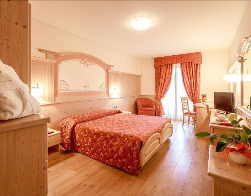 Beverly Alps Hotel & Spa Pinzolo Exteriér fotografie