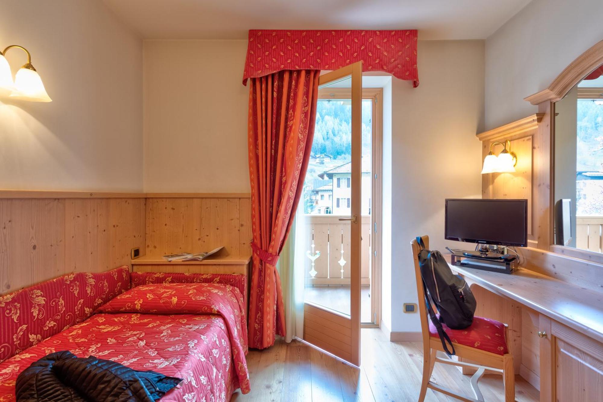 Beverly Alps Hotel & Spa Pinzolo Pokoj fotografie