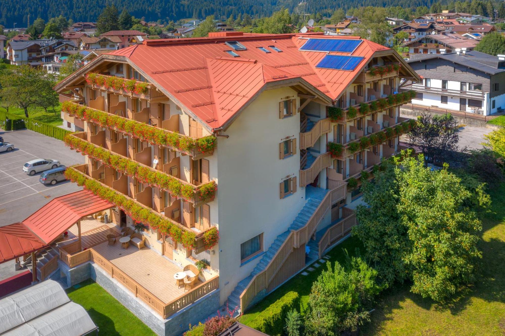 Beverly Alps Hotel & Spa Pinzolo Exteriér fotografie